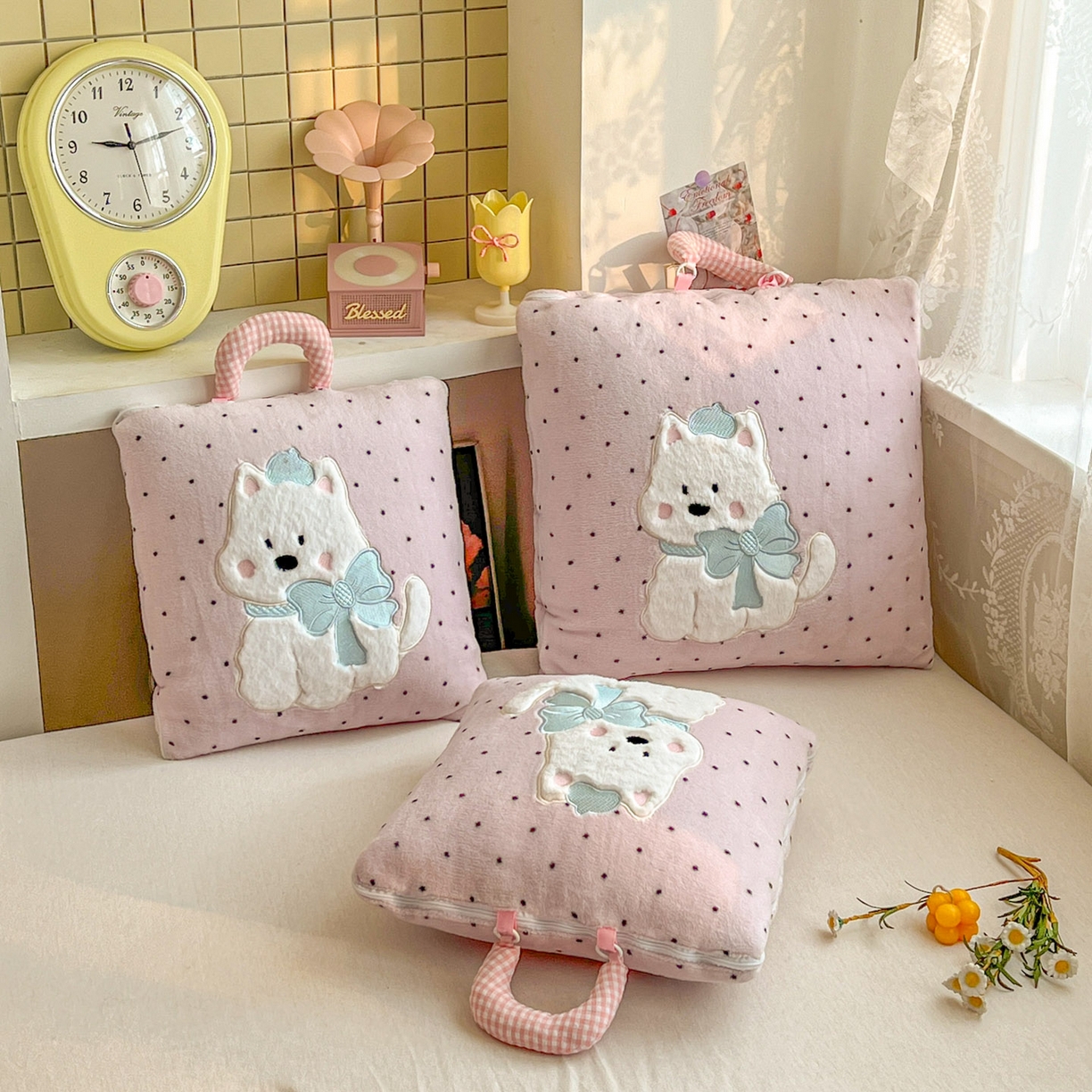 91家纺网 家纺一手货源 找家纺 番茄+ 2025新款牛奶绒贴布绣西高地抱枕被 波点-粉