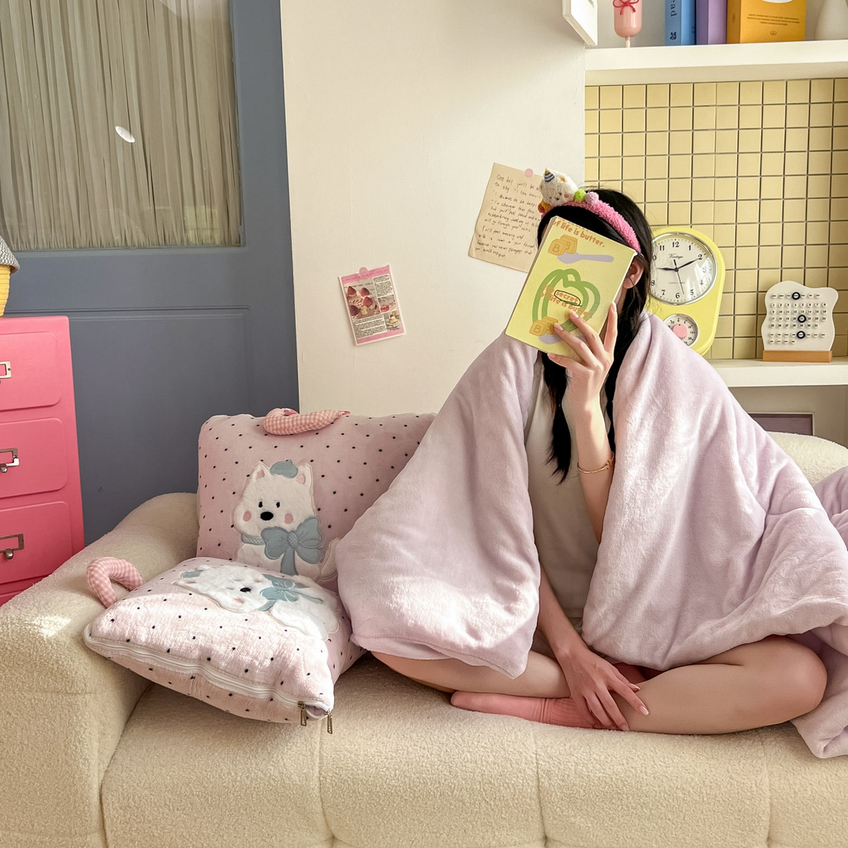 91家纺网 家纺一手货源 找家纺 番茄+ 2025新款牛奶绒贴布绣西高地抱枕被 波点-粉