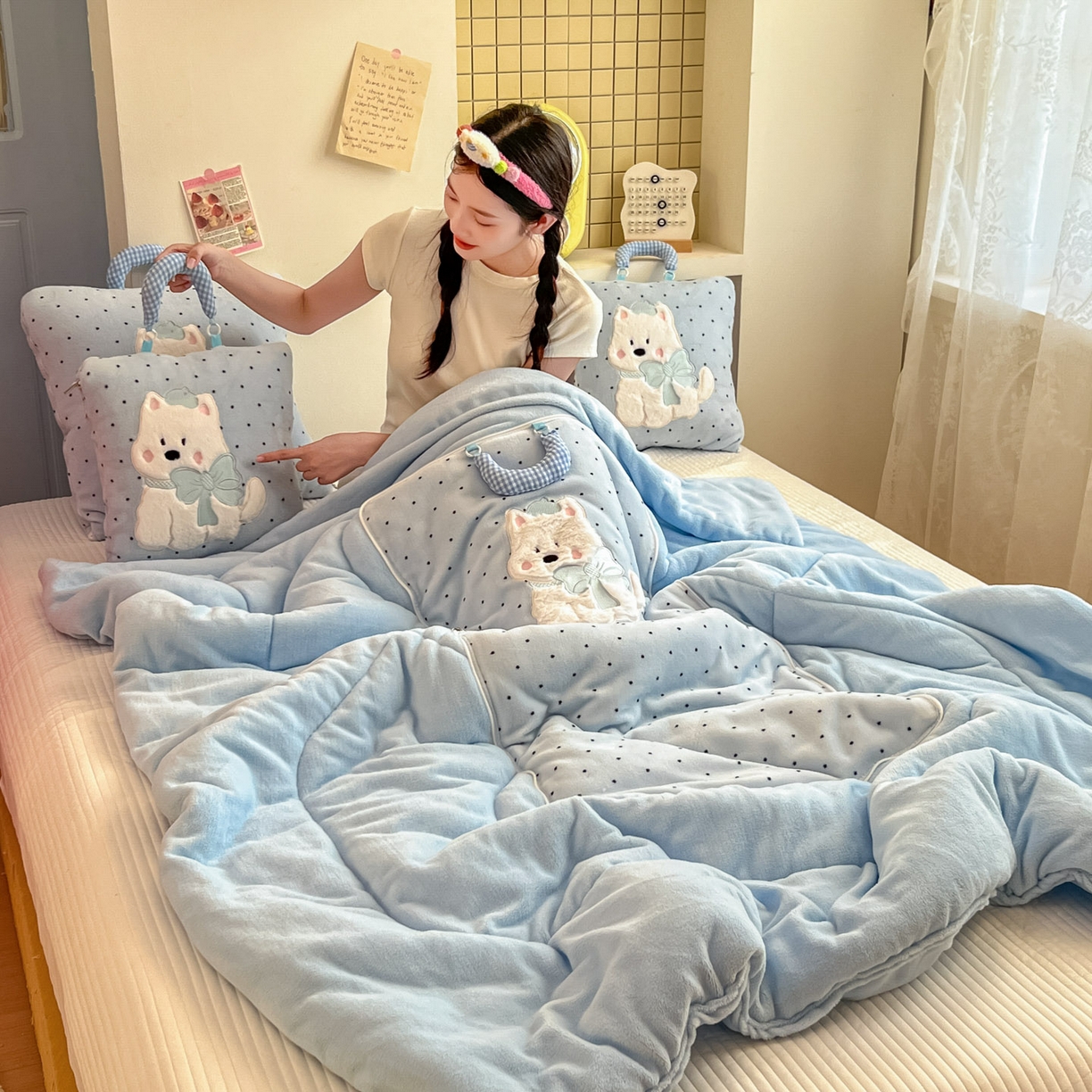 91家纺网 家纺一手货源 找家纺 番茄+ 2025新款牛奶绒贴布绣西高地抱枕被 波点-蓝