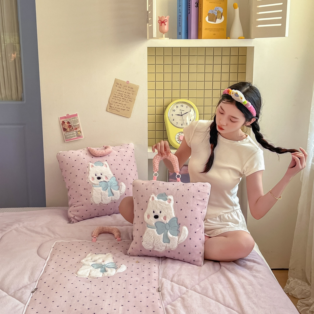 91家纺网 家纺一手货源 找家纺 番茄+ 2025新款牛奶绒贴布绣西高地抱枕被 波点-粉