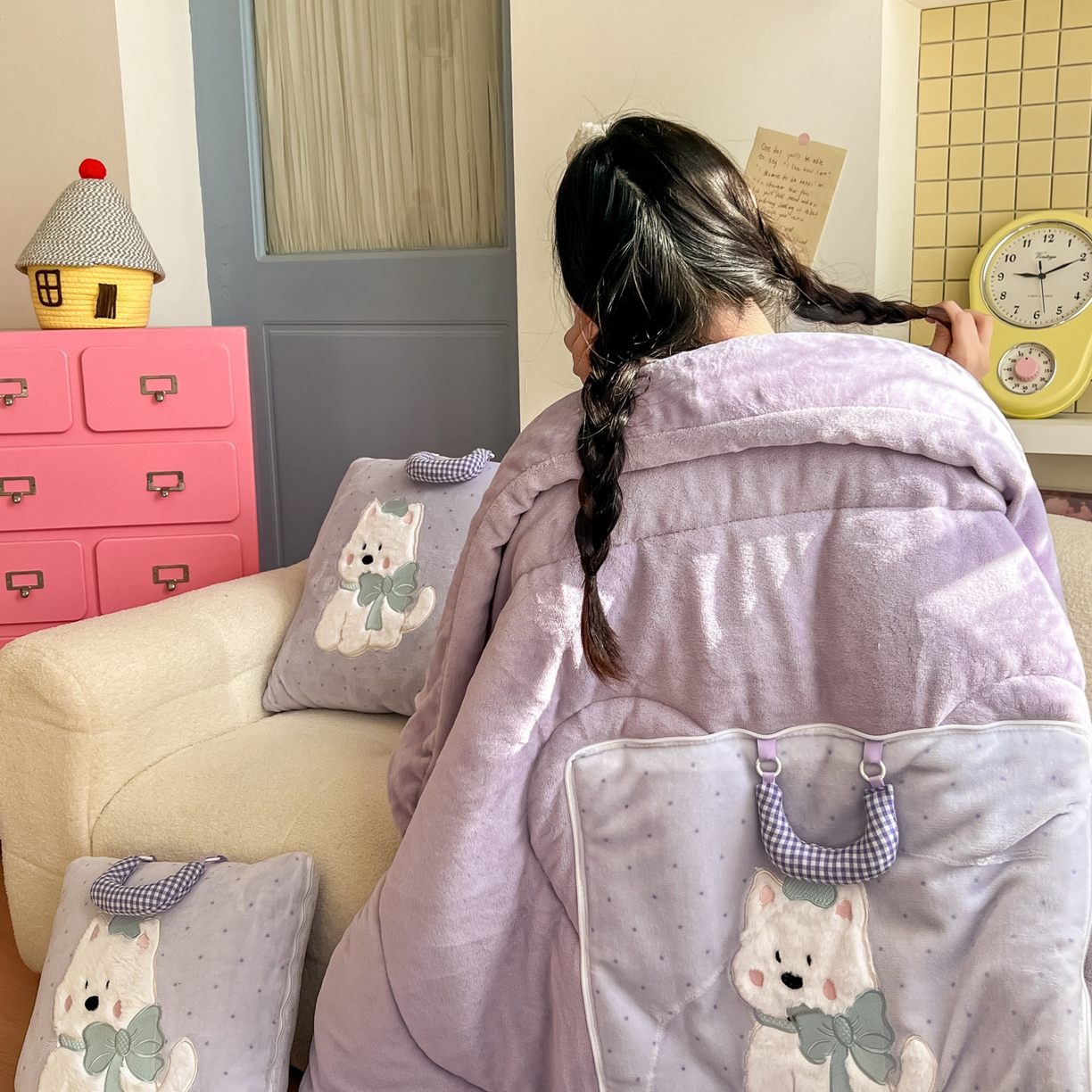 91家纺网 家纺一手货源 找家纺 番茄+ 2025新款牛奶绒贴布绣西高地抱枕被 波点-紫