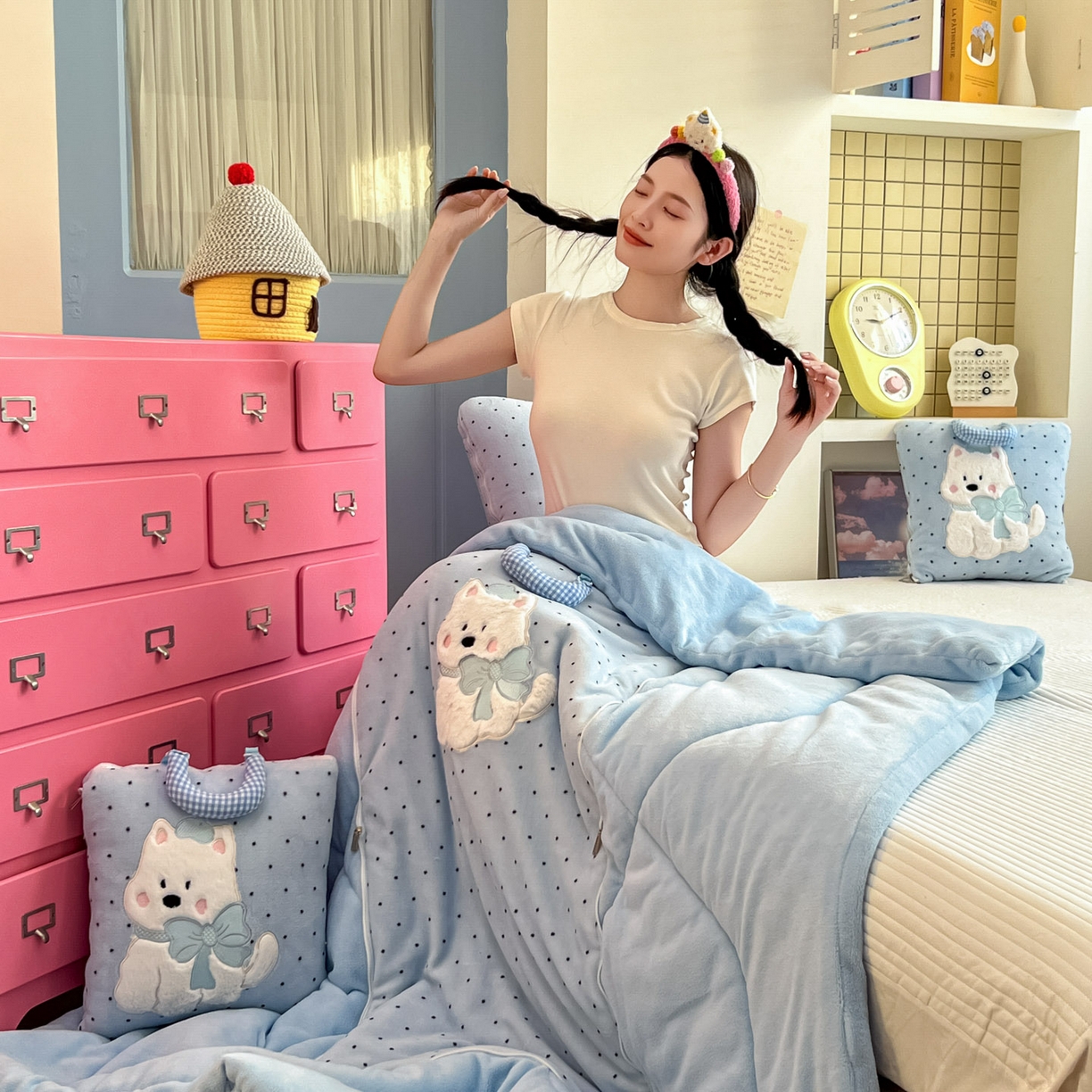 91家纺网 家纺一手货源 找家纺 番茄+ 2025新款牛奶绒贴布绣西高地抱枕被 波点-蓝