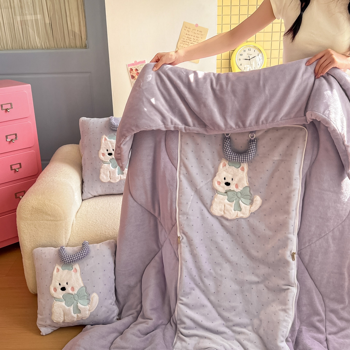 91家纺网 家纺一手货源 找家纺 番茄+ 2025新款牛奶绒贴布绣西高地抱枕被 波点-紫