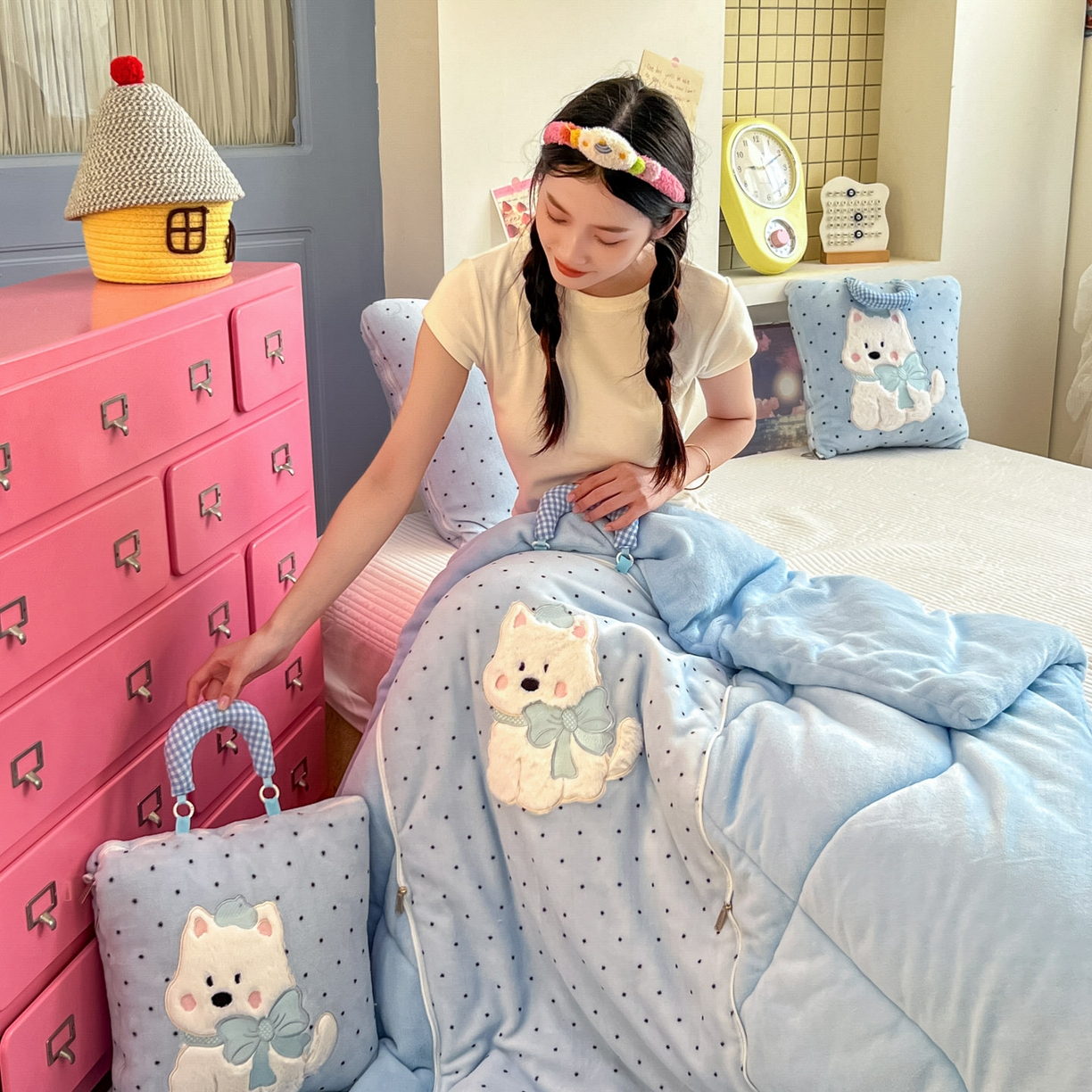 91家纺网 家纺一手货源 找家纺 番茄+ 2025新款牛奶绒贴布绣西高地抱枕被 波点-蓝