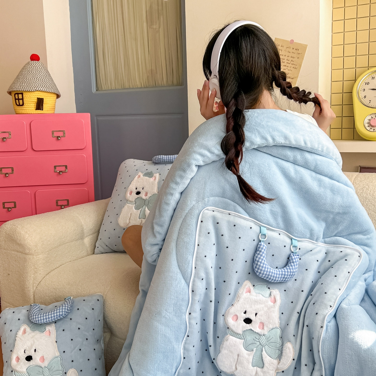 91家纺网 家纺一手货源 找家纺 番茄+ 2025新款牛奶绒贴布绣西高地抱枕被 波点-蓝