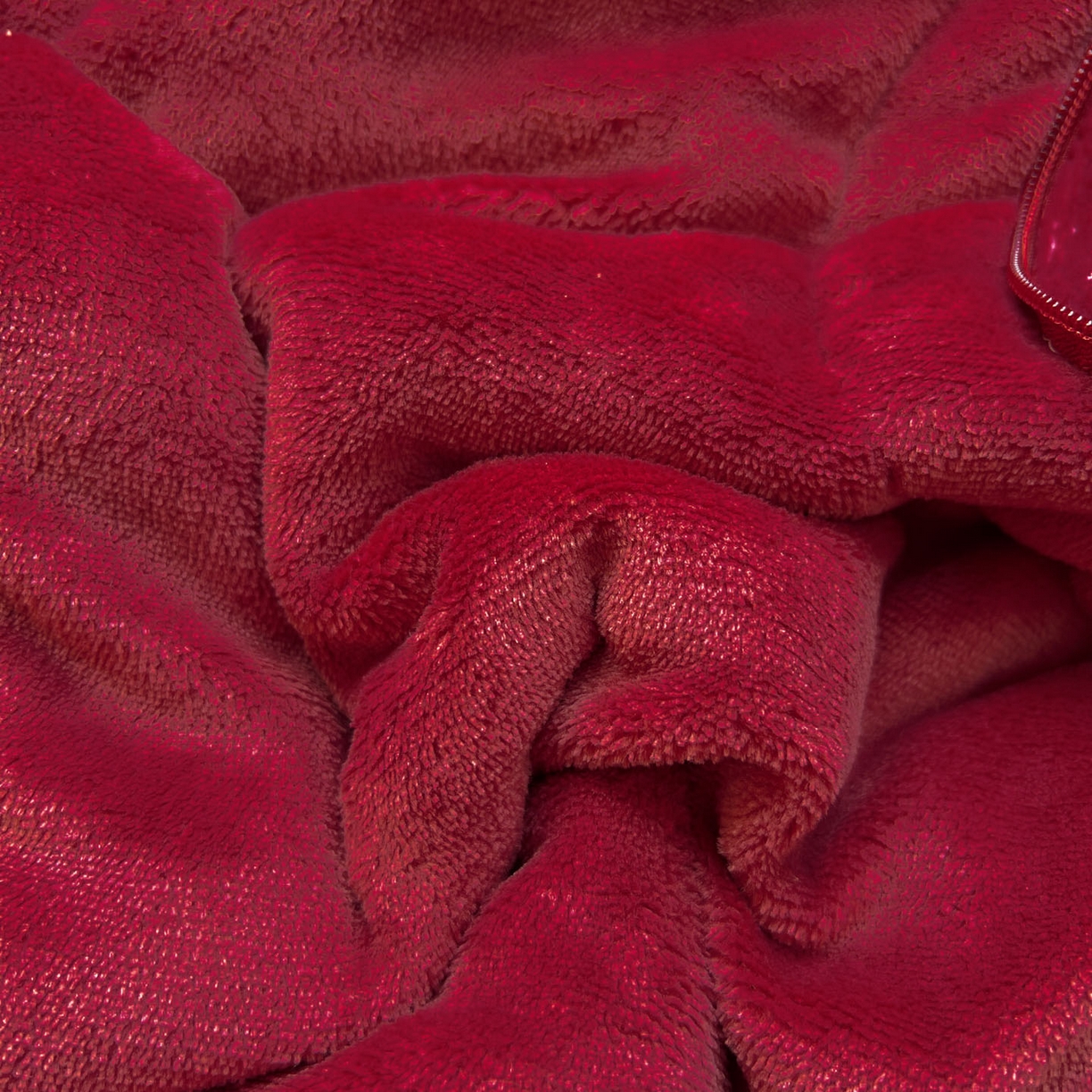 91家纺网 家纺一手货源 找家纺 番茄+ 2025新款牛奶绒贴布绣西高地抱枕被 波点-酒红