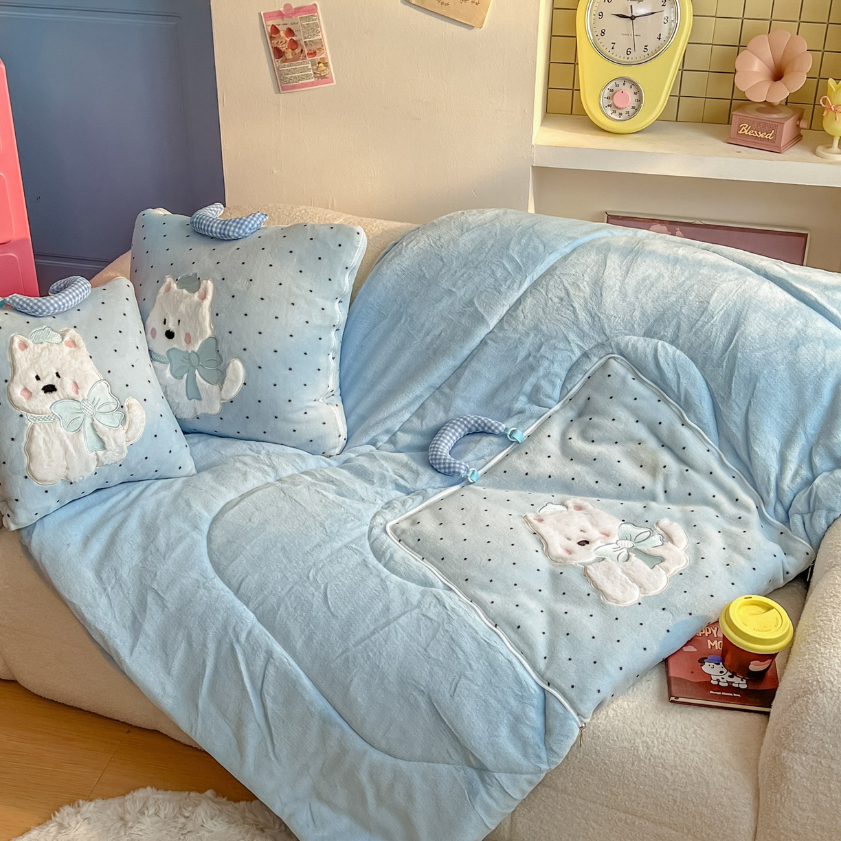 91家纺网 家纺一手货源 找家纺 番茄+ 2025新款牛奶绒贴布绣西高地抱枕被 波点-蓝