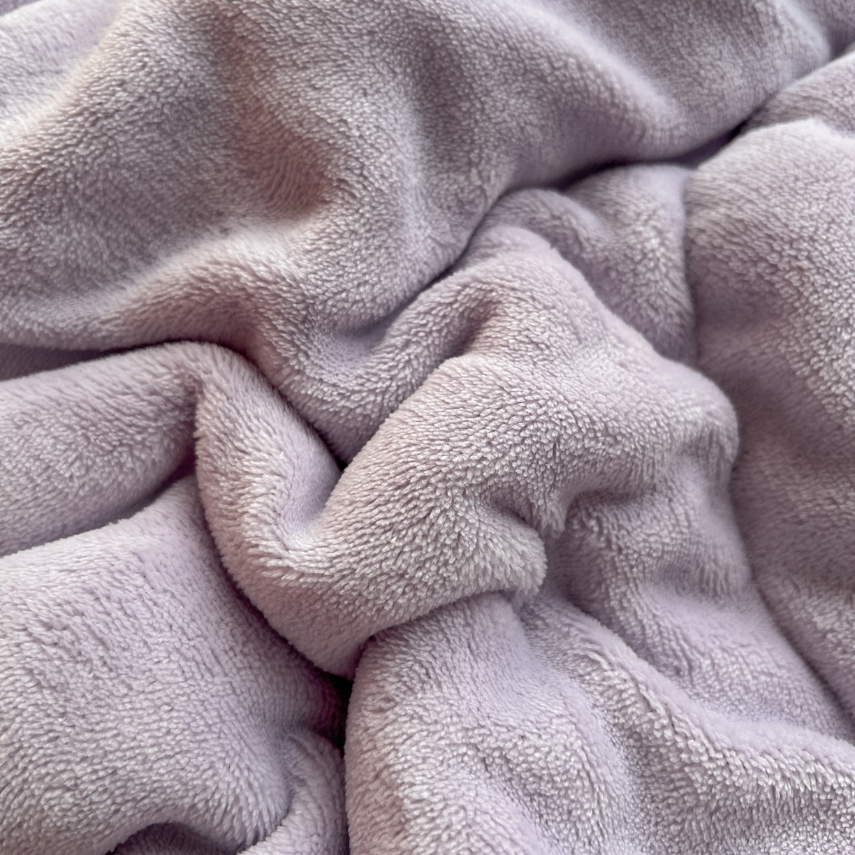 91家纺网 家纺一手货源 找家纺 番茄+ 2025新款牛奶绒贴布绣西高地抱枕被 波点-紫