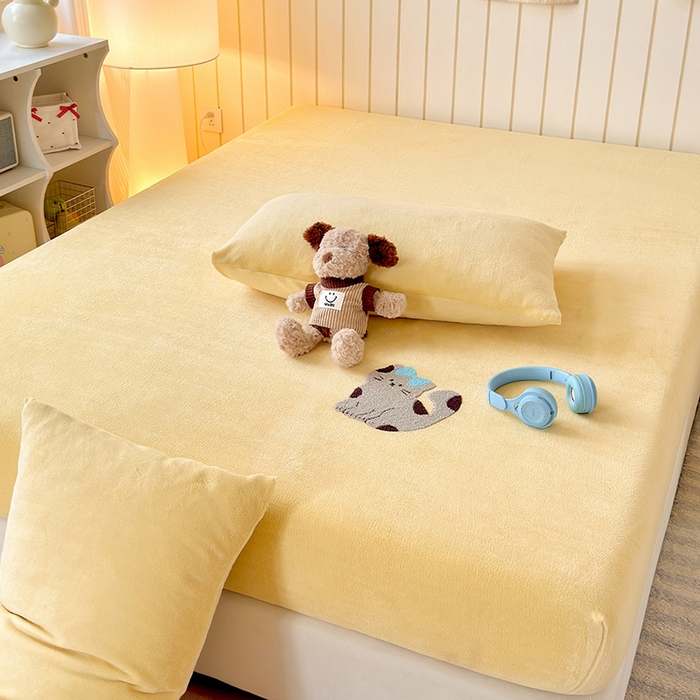 91家纺网 家纺一手货源 找家纺 云尚床笠 2026新款亲肤舒适毛巾绣牛奶绒加厚单床笠单品床笠单件床笠-卡通猫 卡通猫-鹅绒黄