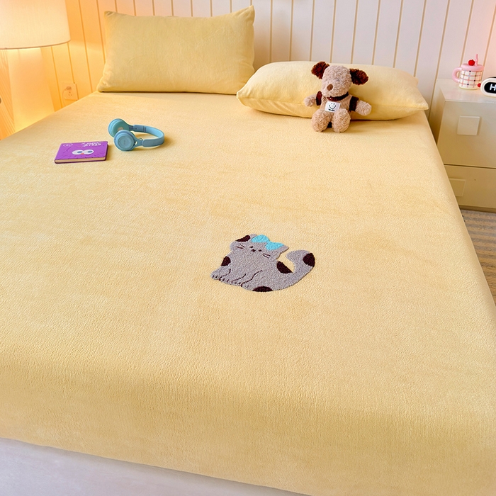 91家纺网 家纺一手货源 找家纺 云尚床笠 2026新款亲肤舒适毛巾绣牛奶绒加厚单床笠单品床笠单件床笠-卡通猫 卡通猫-鹅绒黄