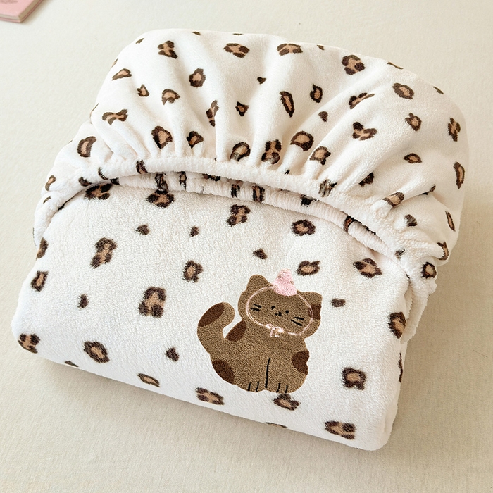 91家纺网 家纺一手货源 找家纺 云尚床笠 2026新款亲肤舒适毛巾绣牛奶绒加厚单床笠单品床笠单件床笠-卡通猫 卡通猫-小豹纹米