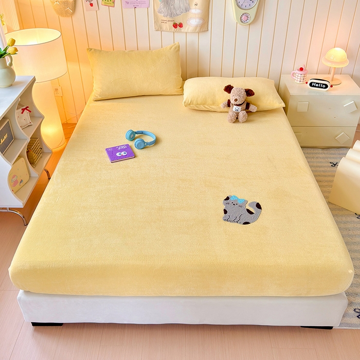 91家纺网 家纺一手货源 找家纺 云尚床笠 2026新款亲肤舒适毛巾绣牛奶绒加厚单床笠单品床笠单件床笠-卡通猫 卡通猫-鹅绒黄