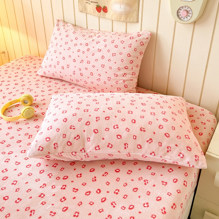 91家纺网 家纺一手货源 找家纺 云尚床笠 2026新款亲肤舒适毛巾绣牛奶绒加厚单床笠单品床笠单件床笠-卡通猫 卡通猫-小豹纹粉