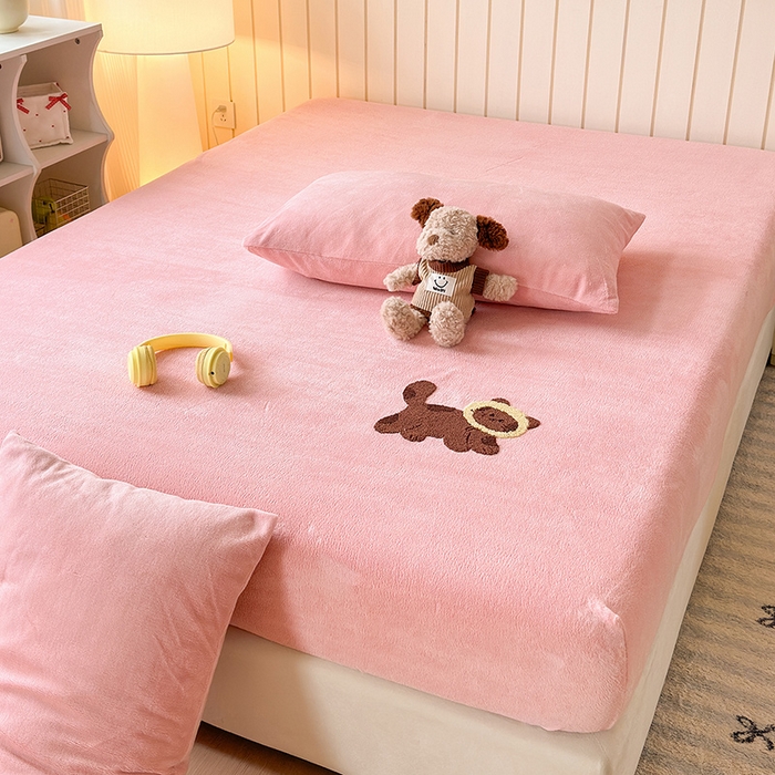 91家纺网 家纺一手货源 找家纺 云尚床笠 2026新款亲肤舒适毛巾绣牛奶绒加厚单床笠单品床笠单件床笠-卡通猫 卡通猫-云柔粉