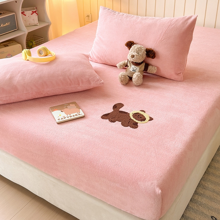 91家纺网 家纺一手货源 找家纺 云尚床笠 2026新款亲肤舒适毛巾绣牛奶绒加厚单床笠单品床笠单件床笠-卡通猫 卡通猫-云柔粉