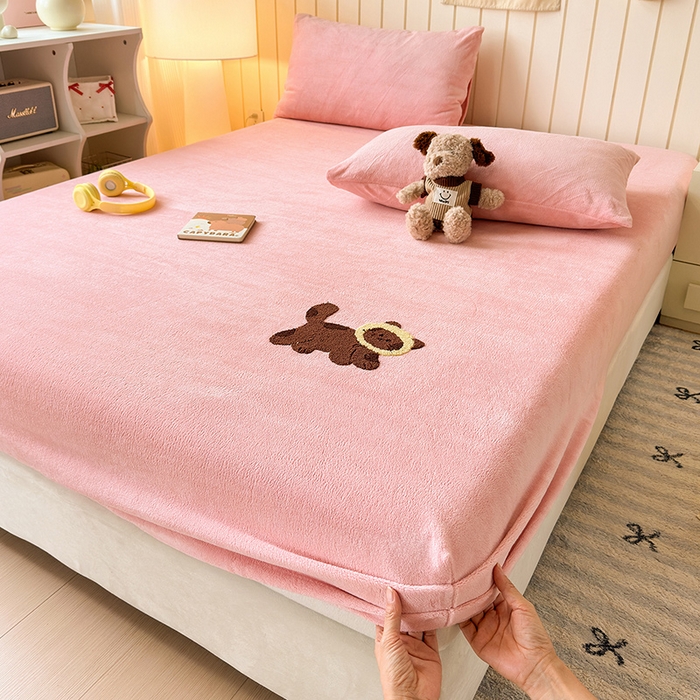 91家纺网 家纺一手货源 找家纺 云尚床笠 2026新款亲肤舒适毛巾绣牛奶绒加厚单床笠单品床笠单件床笠-卡通猫 卡通猫-云柔粉