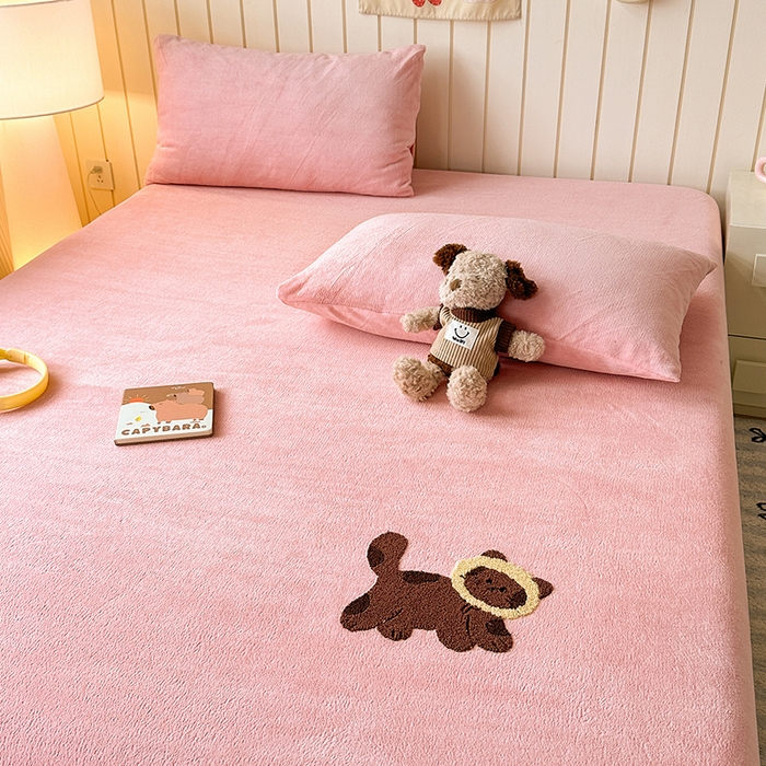 91家纺网 家纺一手货源 找家纺 云尚床笠 2026新款亲肤舒适毛巾绣牛奶绒加厚单床笠单品床笠单件床笠-卡通猫 卡通猫-云柔粉