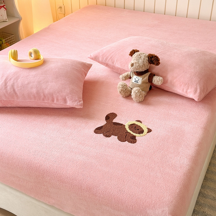 91家纺网 家纺一手货源 找家纺 云尚床笠 2026新款亲肤舒适毛巾绣牛奶绒加厚单床笠单品床笠单件床笠-卡通猫 卡通猫-云柔粉