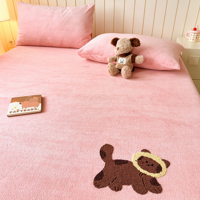 91家纺网 家纺一手货源 找家纺 云尚床笠 2026新款亲肤舒适毛巾绣牛奶绒加厚单床笠单品床笠单件床笠-卡通猫 卡通猫-云柔粉