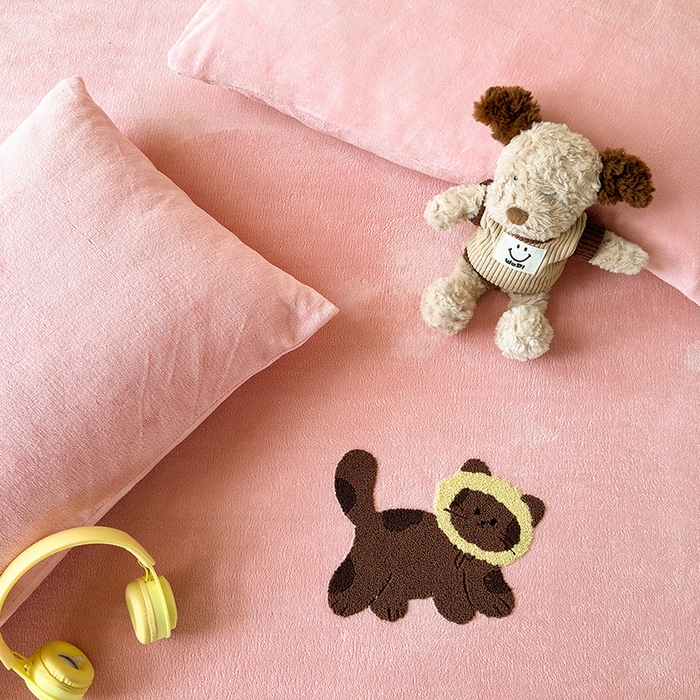 91家纺网 家纺一手货源 找家纺 云尚床笠 2026新款亲肤舒适毛巾绣牛奶绒加厚单床笠单品床笠单件床笠-卡通猫 卡通猫-云柔粉