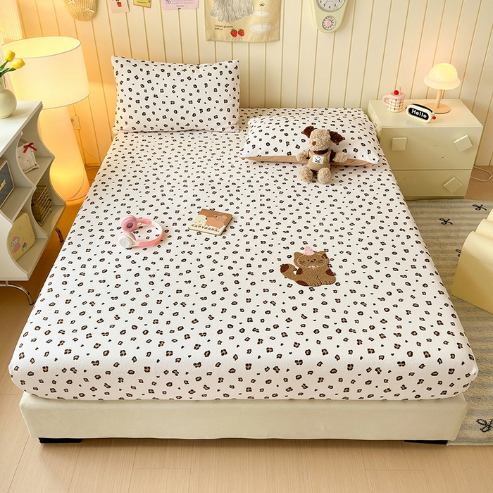 91家纺网 家纺一手货源 找家纺 云尚床笠 2026新款亲肤舒适毛巾绣牛奶绒加厚单床笠单品床笠单件床笠-卡通猫 卡通猫-小豹纹米