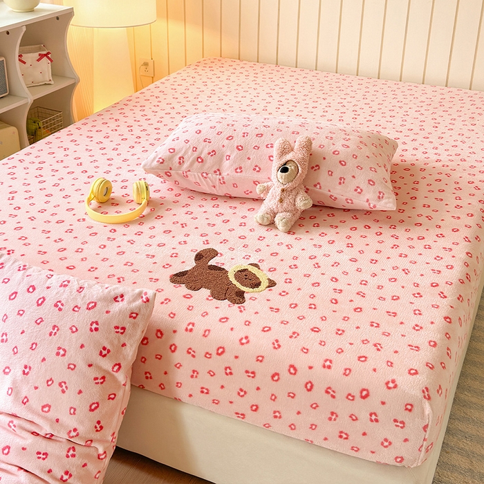 91家纺网 家纺一手货源 找家纺 云尚床笠 2026新款亲肤舒适毛巾绣牛奶绒加厚单床笠单品床笠单件床笠-卡通猫 卡通猫-小豹纹粉