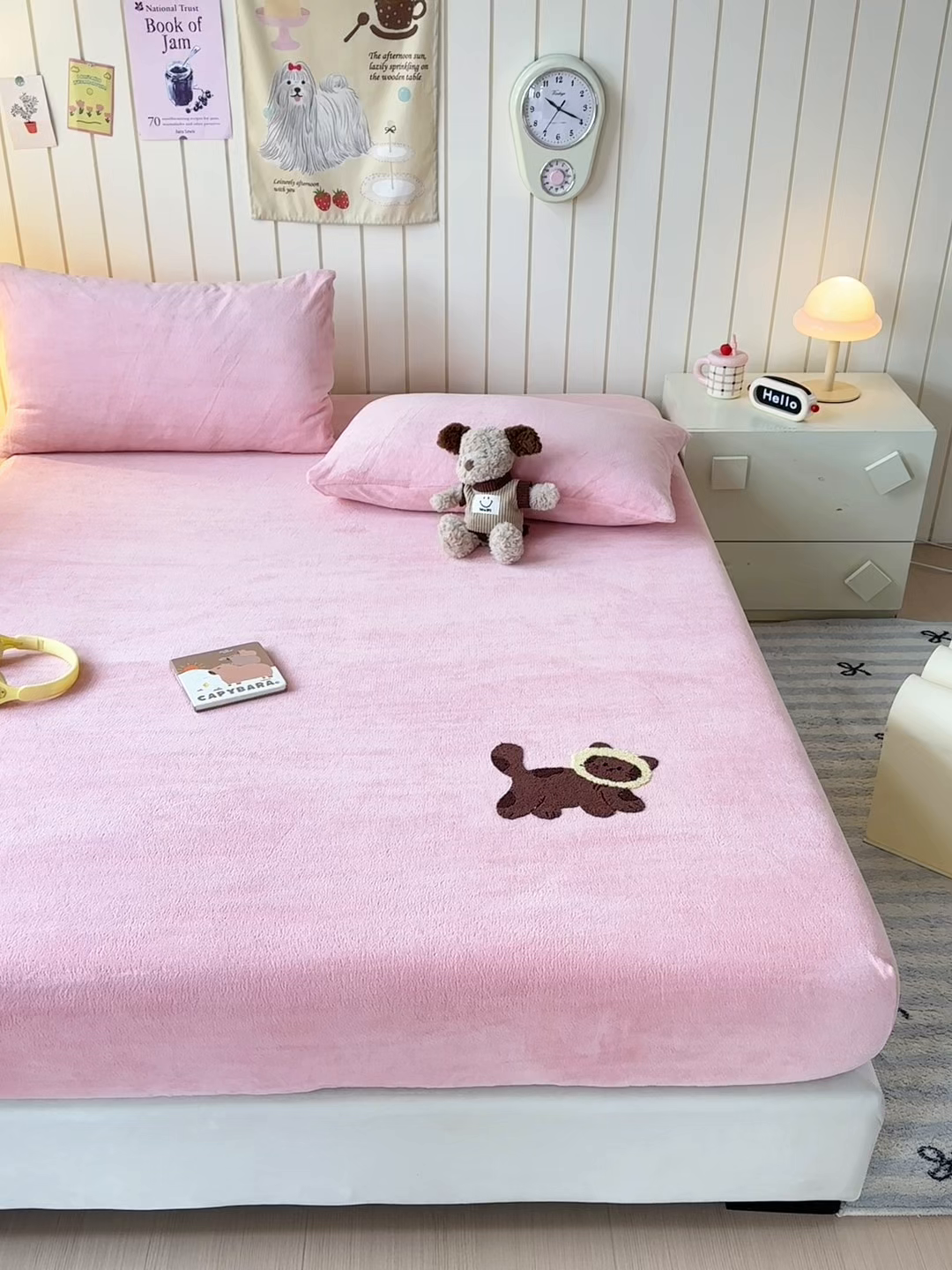 91家纺网 家纺一手货源 找家纺 云尚床笠 2026新款亲肤舒适毛巾绣牛奶绒加厚单床笠单品床笠单件床笠-卡通猫 卡通猫-云柔粉