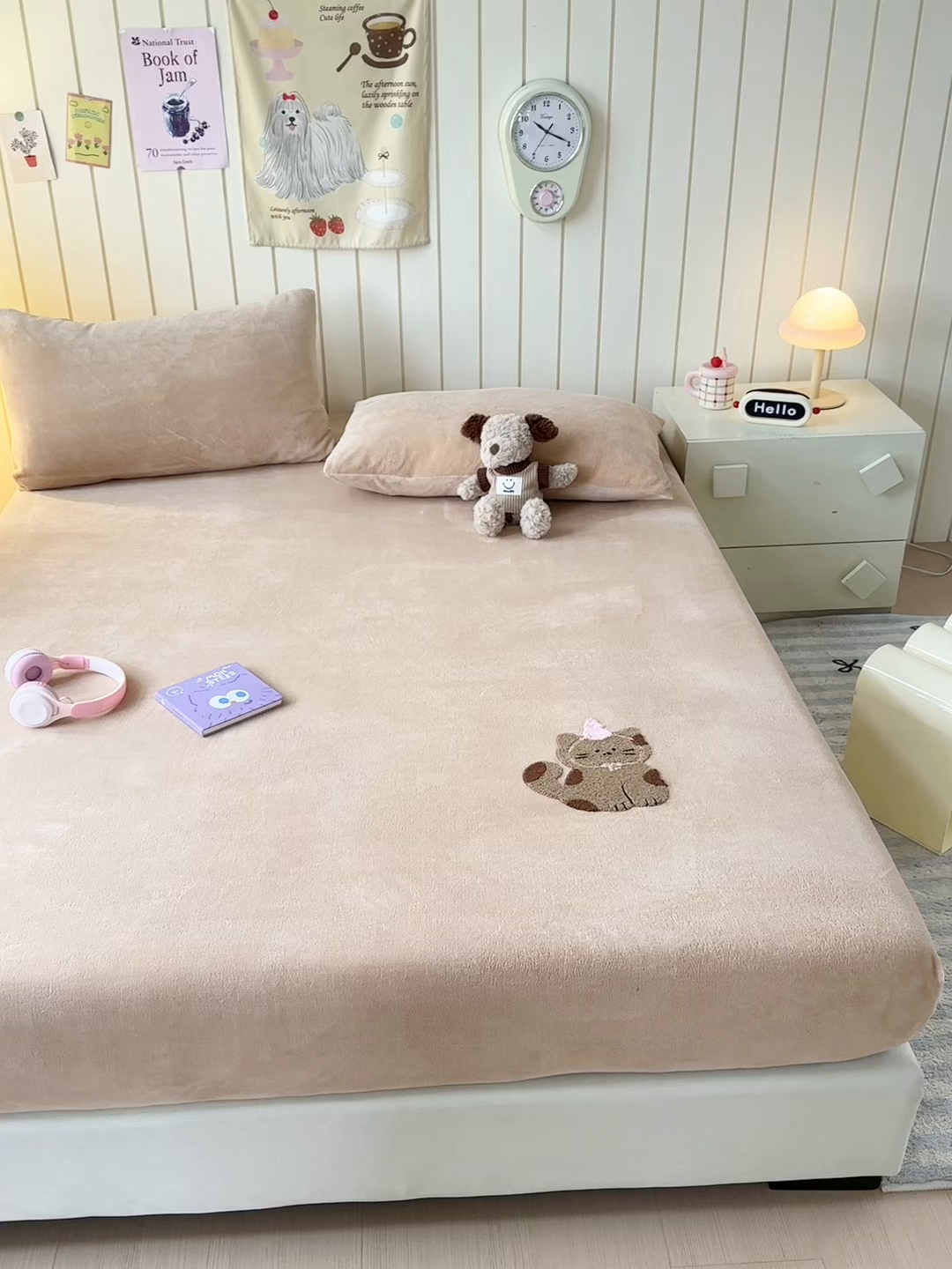 91家纺网 家纺一手货源 找家纺 云尚床笠 2026新款亲肤舒适毛巾绣牛奶绒加厚单床笠单品床笠单件床笠-卡通猫 卡通猫-暖阳杏