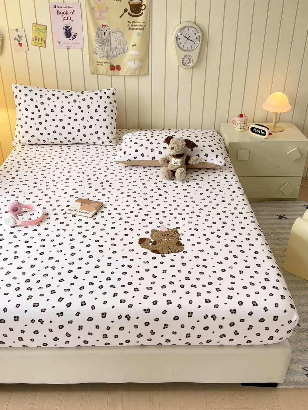 91家纺网 家纺一手货源 找家纺 云尚床笠 2026新款亲肤舒适毛巾绣牛奶绒加厚单床笠单品床笠单件床笠-卡通猫 卡通猫-小豹纹米