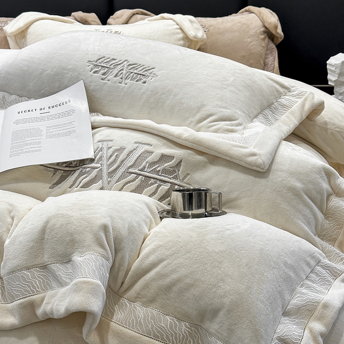 91家纺网 家纺一手货源 找家纺 （总）眠博士 2025新款A类230g全消光牛奶绒绣花四件套-威登