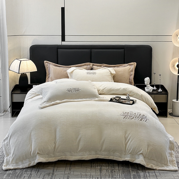 91家纺网 家纺一手货源 找家纺 眠博士 2025新款A类230g全消光牛奶绒绣花四件套-威登 威登-奶白