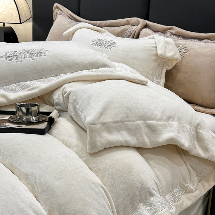 91家纺网 家纺一手货源 找家纺 （总）眠博士 2025新款A类230g全消光牛奶绒绣花四件套-威登