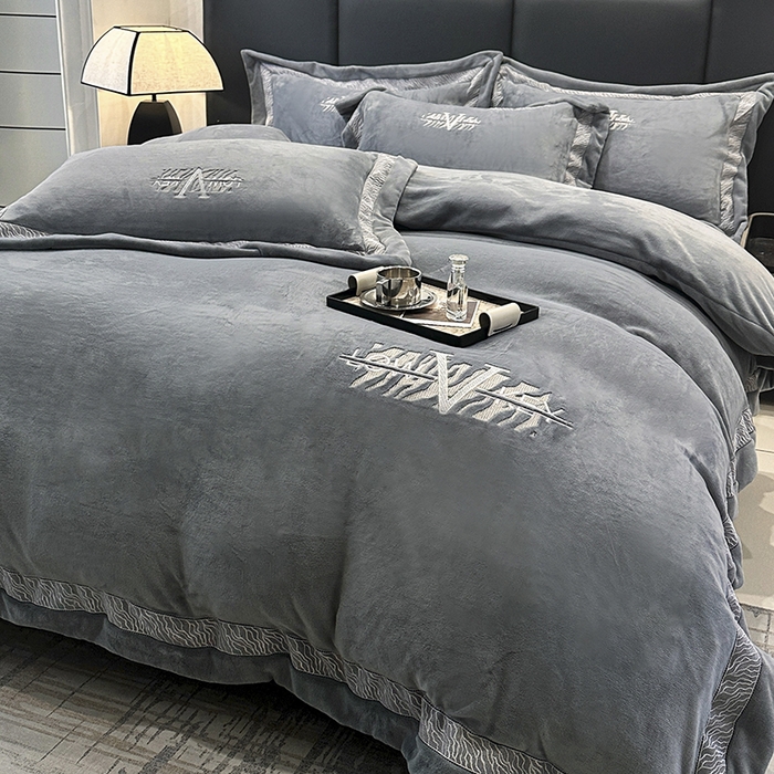91家纺网 家纺一手货源 找家纺 眠博士 2025新款A类230g全消光牛奶绒绣花四件套-威登 威登-深灰