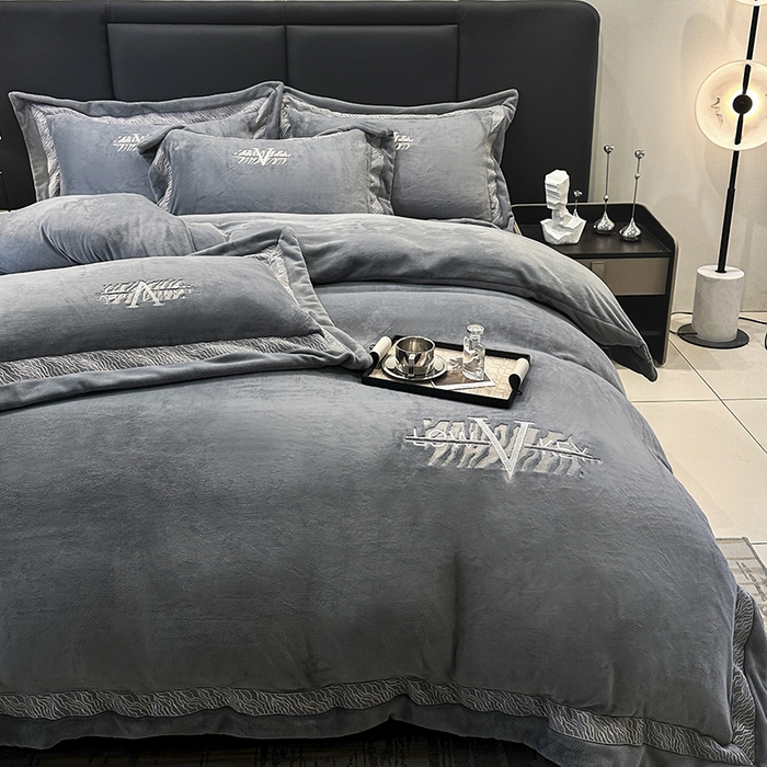 91家纺网 家纺一手货源 找家纺 眠博士 2025新款A类230g全消光牛奶绒绣花四件套-威登 威登-深灰