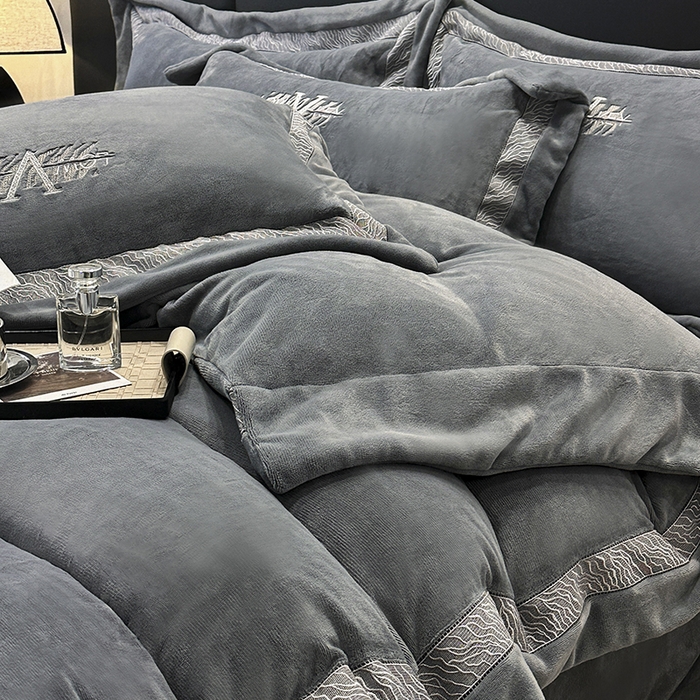 91家纺网 家纺一手货源 找家纺 眠博士 2025新款A类230g全消光牛奶绒绣花四件套-威登 威登-深灰