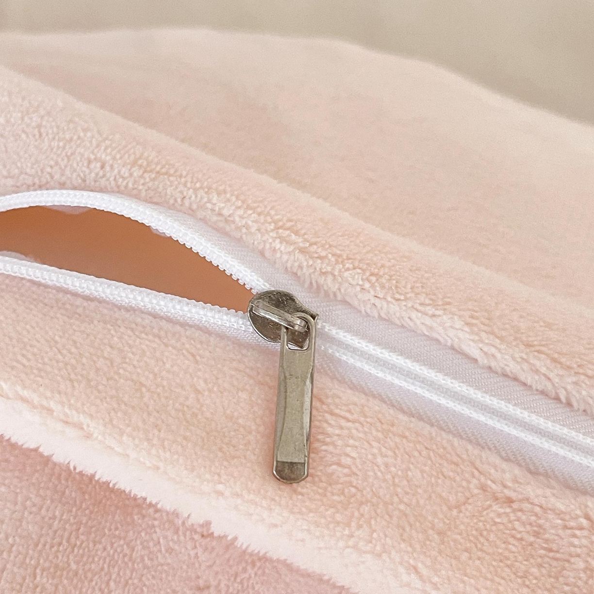 91家纺网 家纺一手货源 找家纺 2025直播热款A类加厚牛奶绒四件套保暖双面加绒珊瑚绒重工刺绣被套床单冬季床上用品-妮可兔 妮可兔-白粉