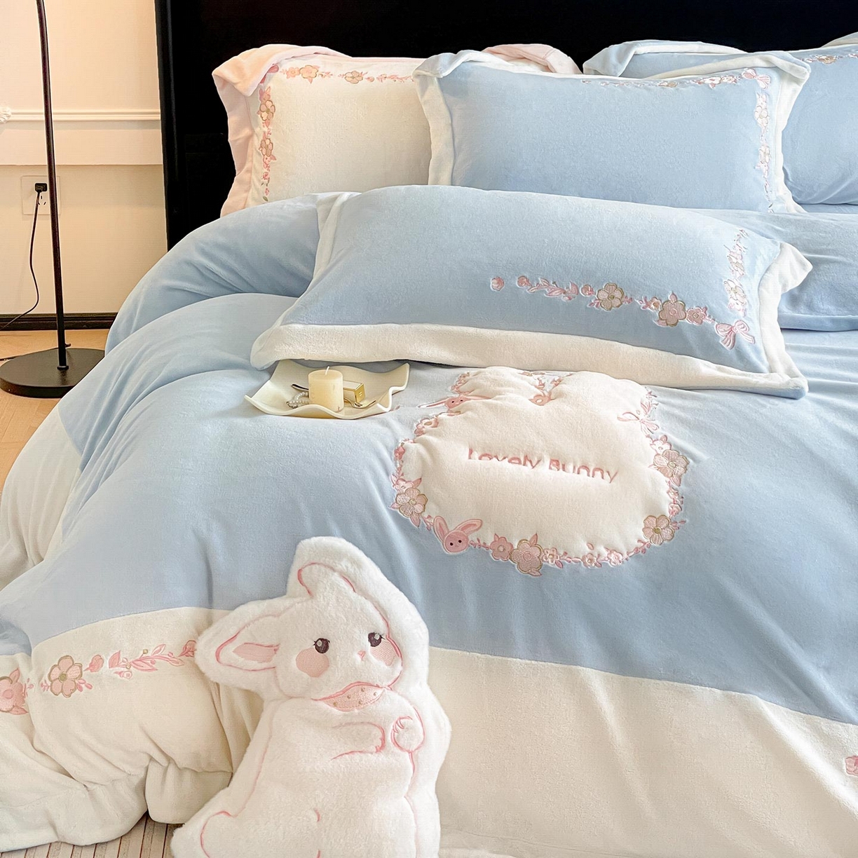 2025直播热款A类加厚牛奶绒四件套保暖双面加绒珊瑚绒重工刺绣被套床单冬季床上用品-妮可兔 妮可兔-雾蓝