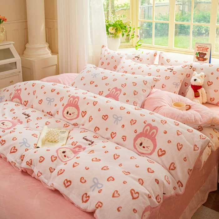 91家纺网 家纺一手货源 找家纺 斯卡诺家纺 2025新款热卖小清新牛奶绒四件套双面绒被套小红书同款 熊布布-粉