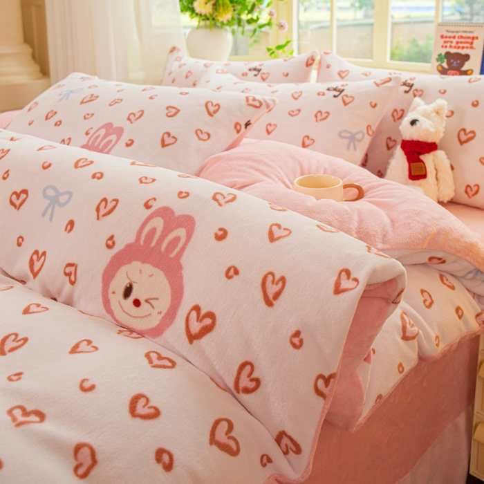 91家纺网 家纺一手货源 找家纺 斯卡诺家纺 2025新款热卖小清新牛奶绒四件套双面绒被套小红书同款 熊布布-粉