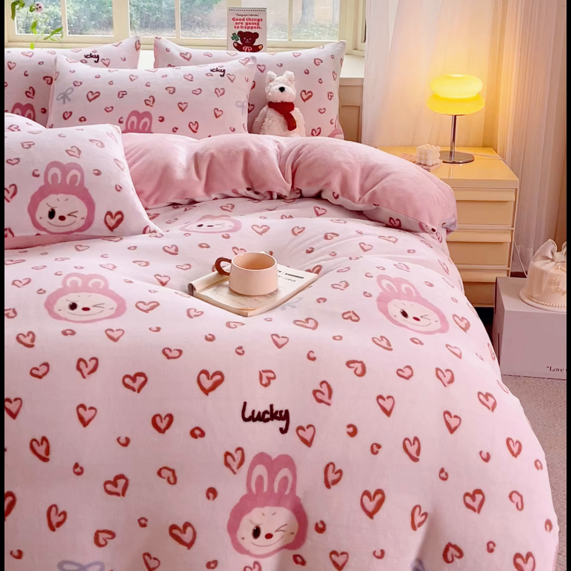 91家纺网 家纺一手货源 找家纺 斯卡诺家纺 2025新款热卖小清新牛奶绒四件套双面绒被套小红书同款 熊布布-粉