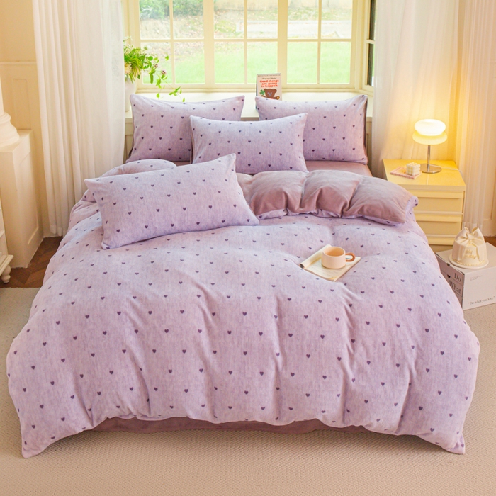 91家纺网 家纺一手货源 找家纺 斯卡诺家纺 2025新款热卖小清新牛奶绒四件套双面绒被套小红书同款 紫爱心
