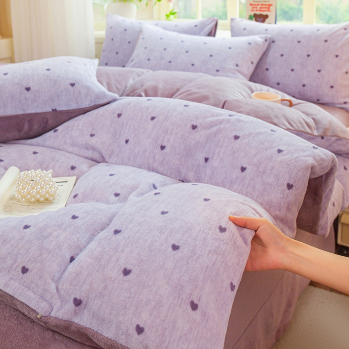 91家纺网 家纺一手货源 找家纺 斯卡诺家纺 2025新款热卖小清新牛奶绒四件套双面绒被套小红书同款 紫爱心
