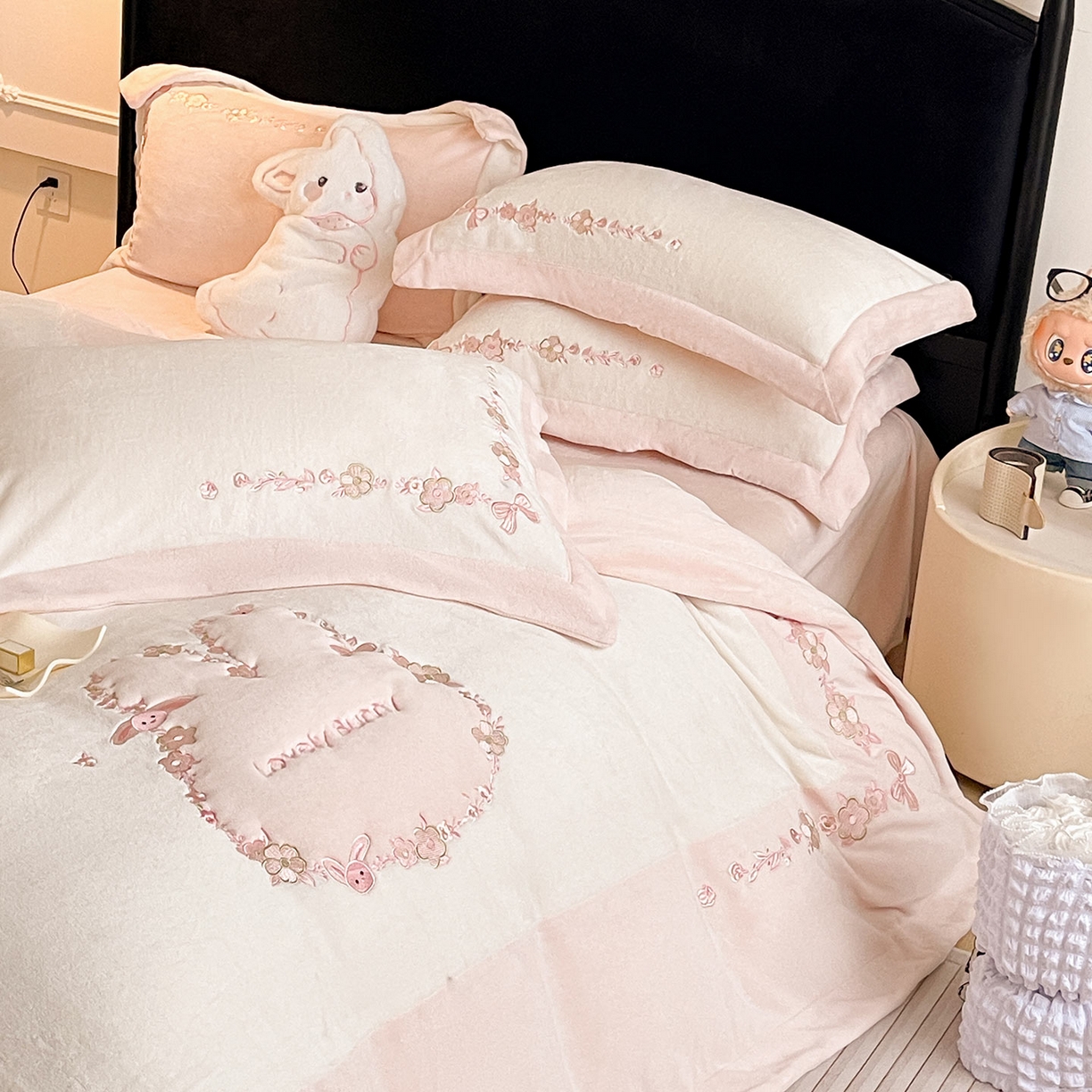 91家纺网 家纺一手货源 找家纺 （总）2025直播爆款A类加厚牛奶绒四件套保暖双面加绒珊瑚绒重工刺绣被套床单冬季床上用品