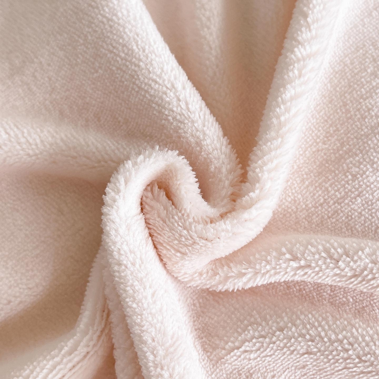 91家纺网 家纺一手货源 找家纺 2025直播爆款A类加厚牛奶绒四件套保暖双面加绒珊瑚绒重工刺绣被套床单冬季床上用品 妮可兔-粉白