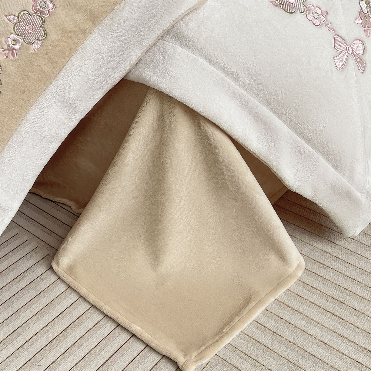 91家纺网 家纺一手货源 找家纺 2025直播爆款A类加厚牛奶绒四件套保暖双面加绒珊瑚绒重工刺绣被套床单冬季床上用品 妮可兔-暖咖