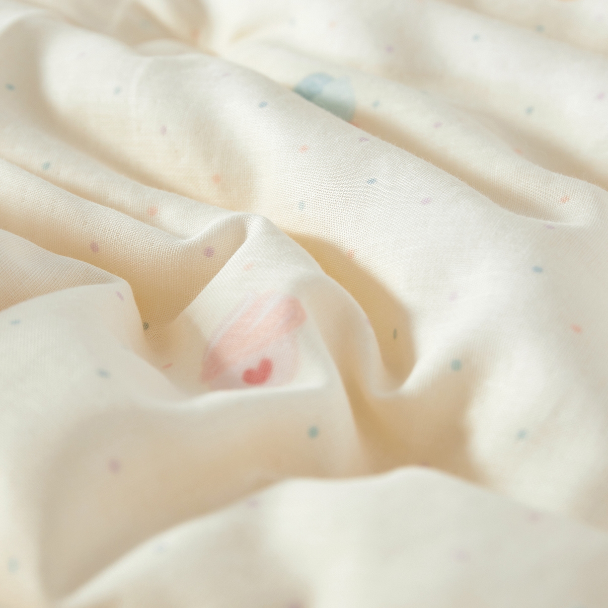 91家纺网 家纺一手货源 找家纺 荷马之梦 2025新款纯棉双层纱贴布绣卡通儿童被芯春秋被冬被被子被芯-围住可爱系列 围巾小兔