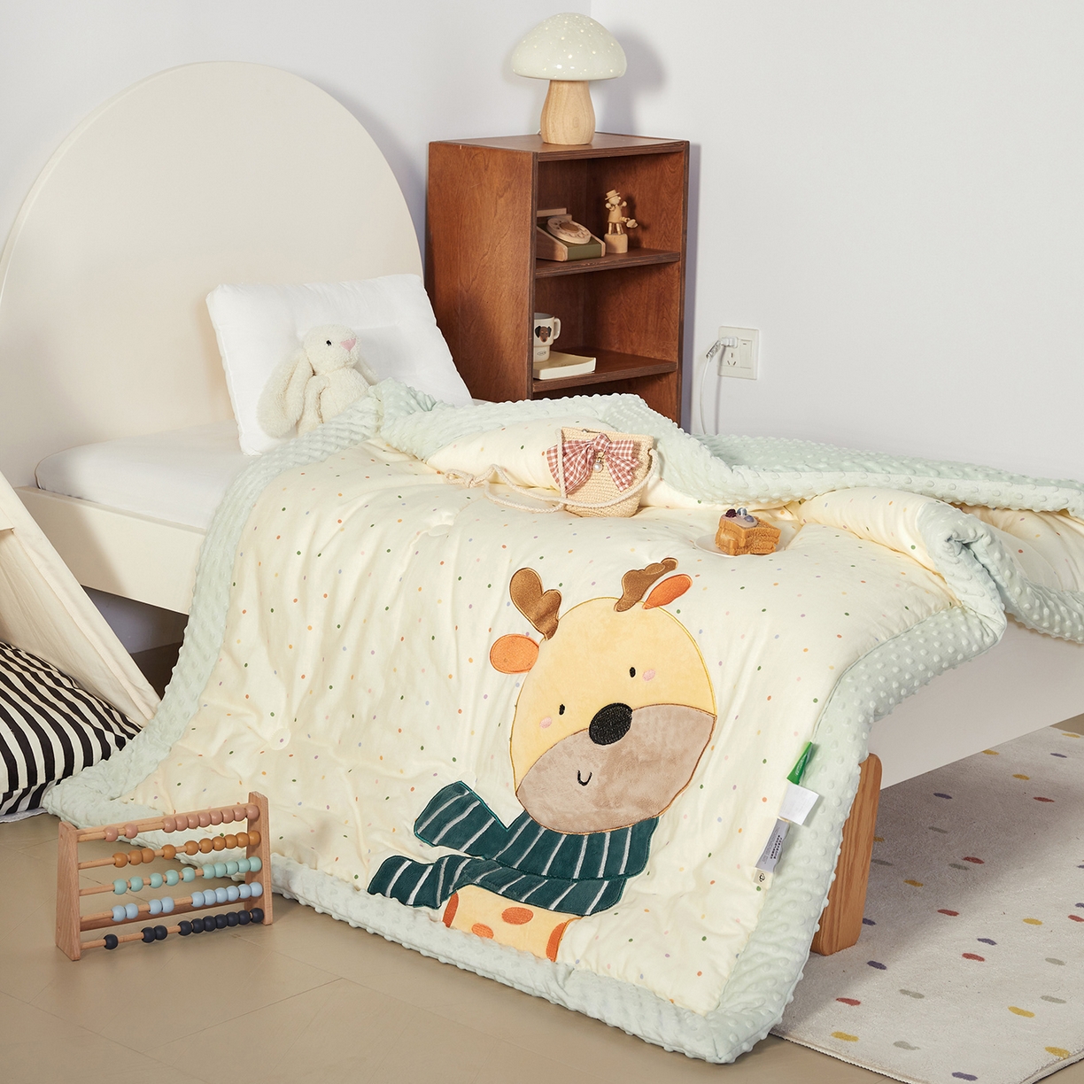 91家纺网 家纺一手货源 找家纺 荷马之梦 2025新款纯棉双层纱贴布绣卡通儿童被芯春秋被冬被被子被芯-围住可爱系列 围巾小鹿