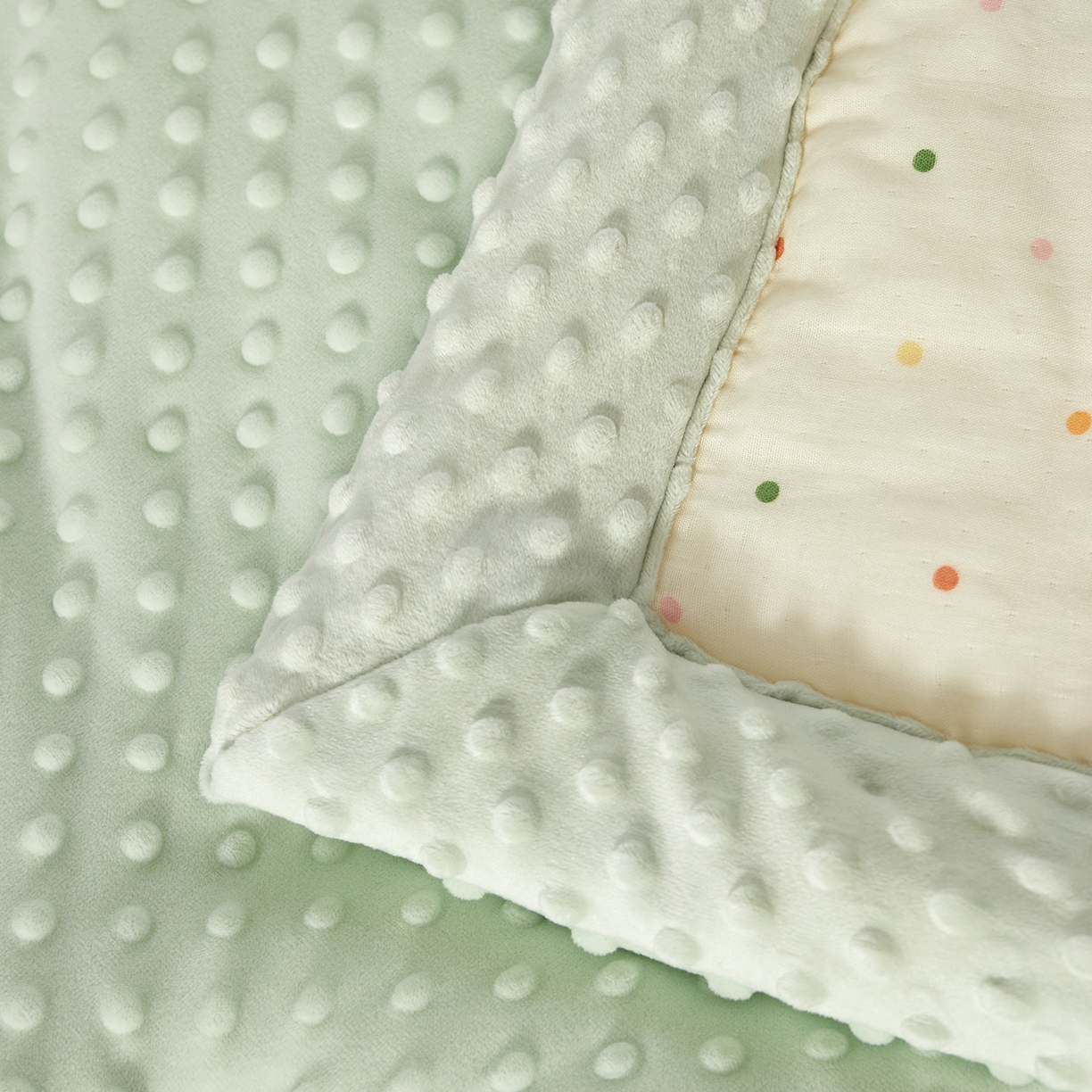 91家纺网 家纺一手货源 找家纺 荷马之梦 2025新款纯棉双层纱贴布绣卡通儿童被芯春秋被冬被被子被芯-围住可爱系列 围巾小鹿