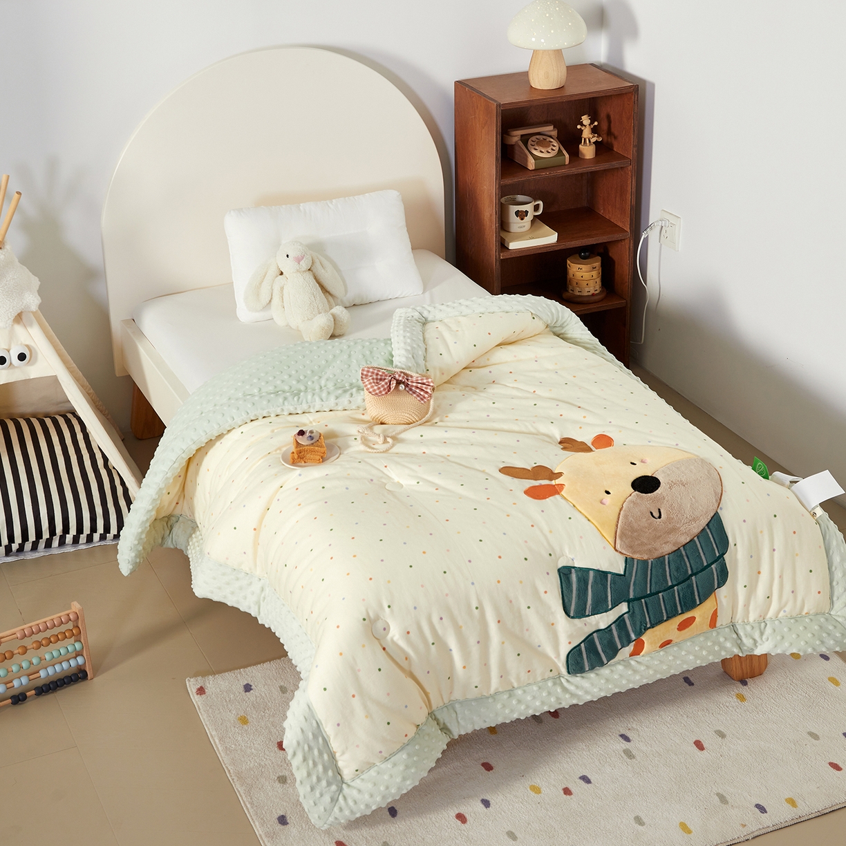 91家纺网 家纺一手货源 找家纺 荷马之梦 2025新款纯棉双层纱贴布绣卡通儿童被芯春秋被冬被被子被芯-围住可爱系列 围巾小鹿