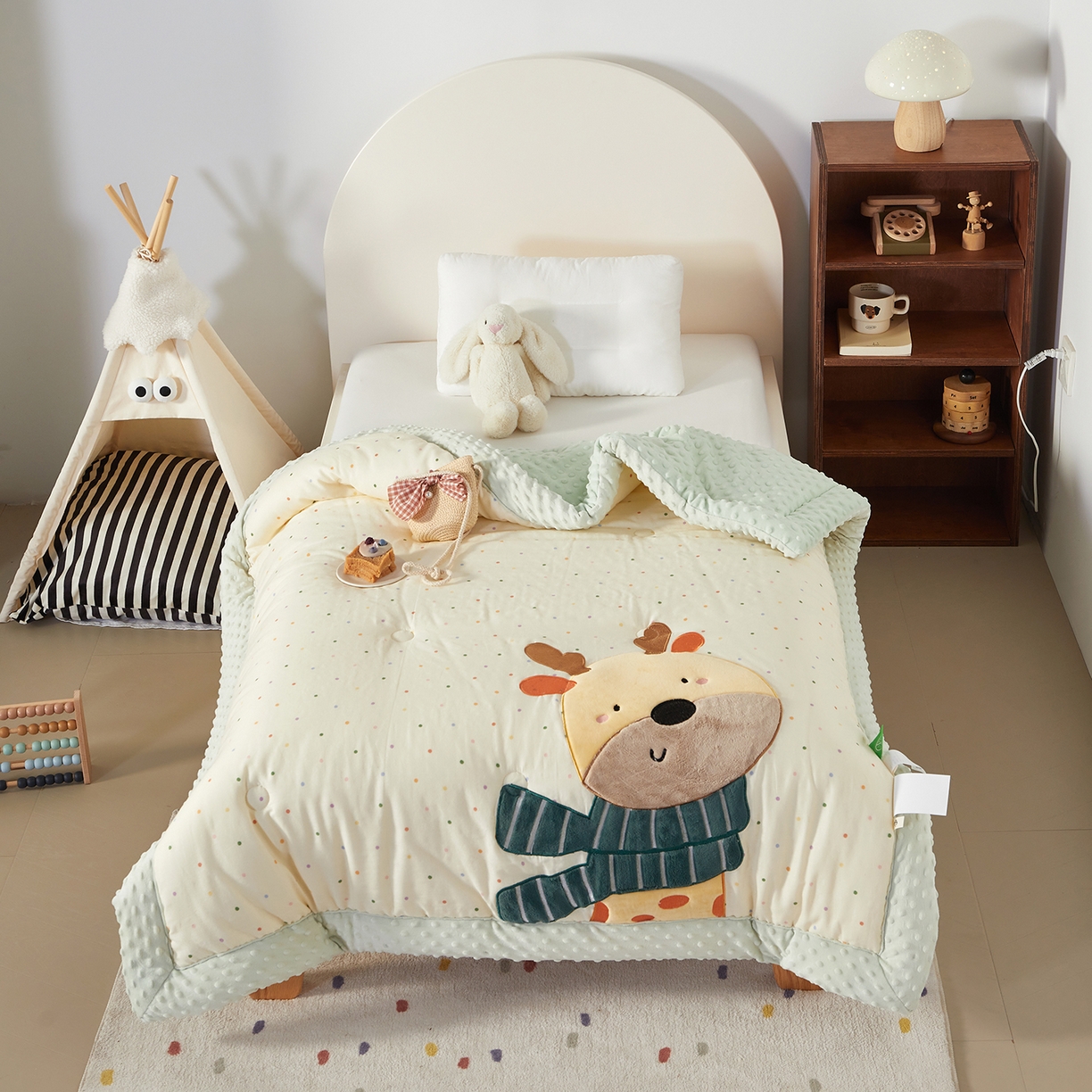 91家纺网 家纺一手货源 找家纺 荷马之梦 2025新款纯棉双层纱贴布绣卡通儿童被芯春秋被冬被被子被芯-围住可爱系列 围巾小鹿